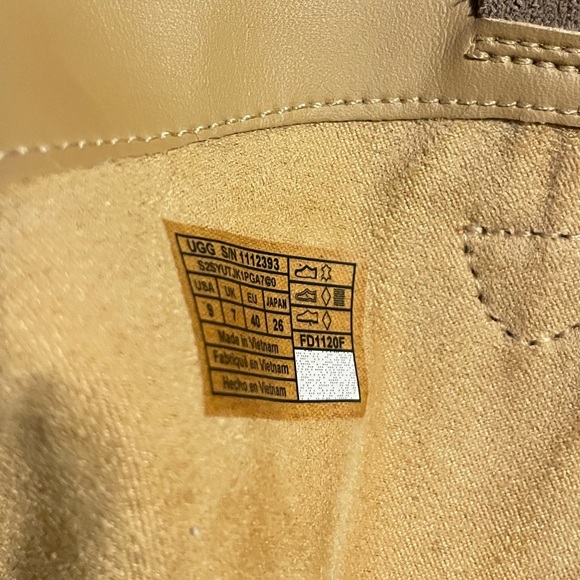 UGG Reeza Boots - Picture 3 of 4